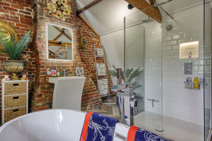 En-Suite Area- click for photo gallery